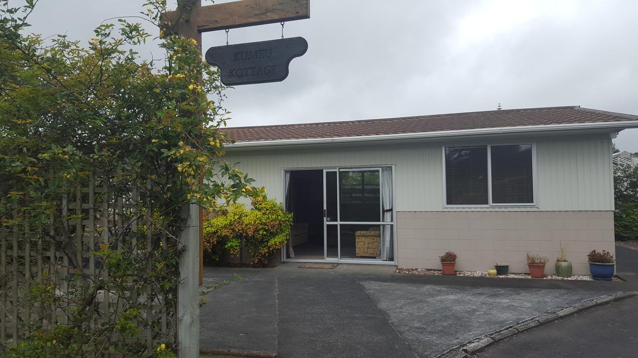 Bed and breakfast Kumeu Kottage Extérieur photo